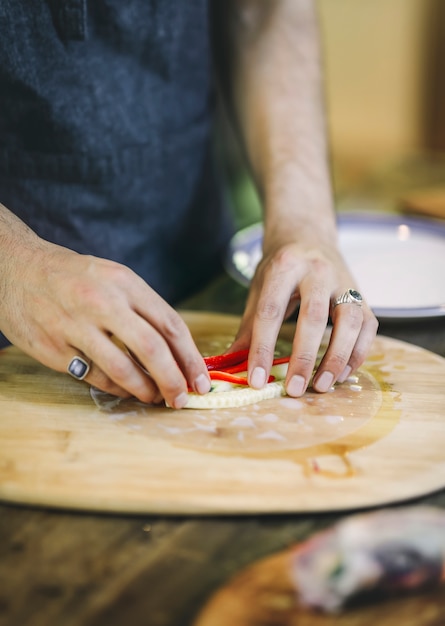 Zomerbroodje gevuld met verse groenten