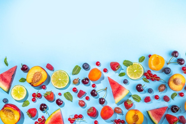 Zomerfruit en bessen flatlay