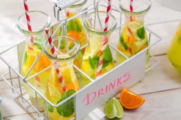 Zomerlimonade met citrusvruchten