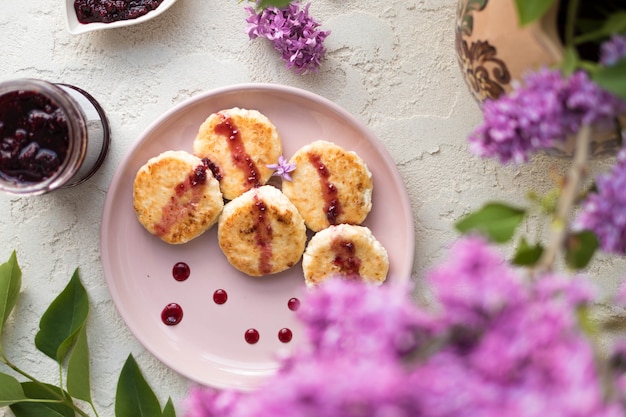 Zomerontbijt geroosterde cheesecakes, gezond zoet ontbijt