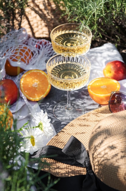 Zomerpicknick op een lavendelveld