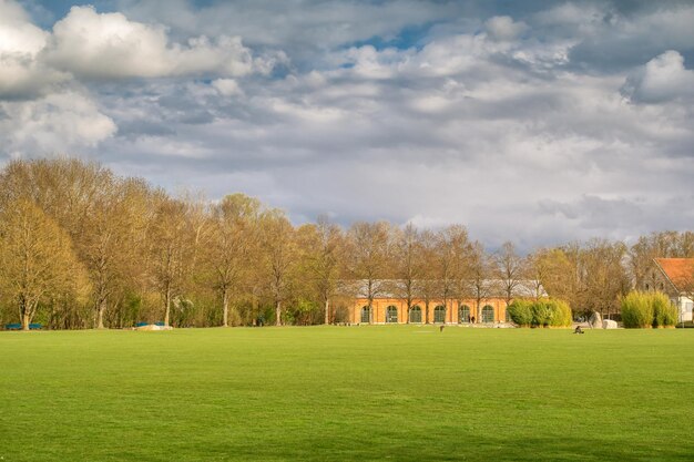 Zomers uitzicht op het park Ingolstadt