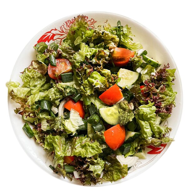 Foto zomerse salade in een bord op een witte achtergrond