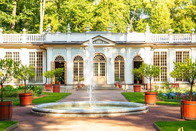 Zomertuin in Sint-Petersburg Park ensemble een monument van landschapskunst