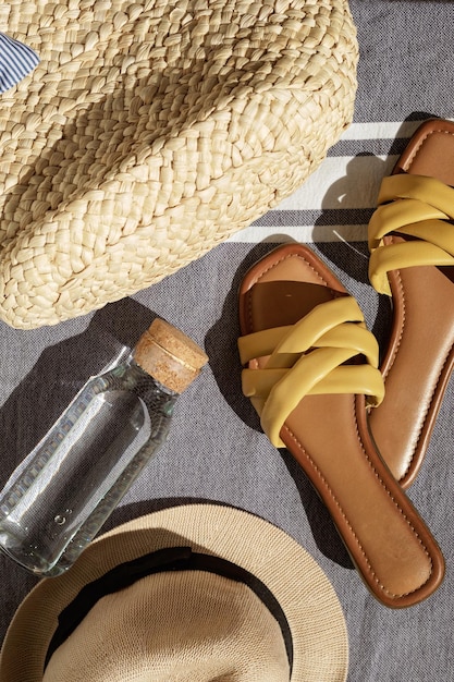 Zomervakanties plat met strandaccessoires