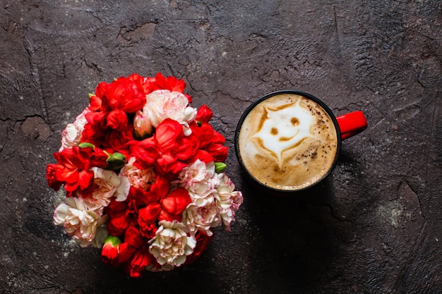 Zon op de cappuccino, goedemorgen met latte art koffie