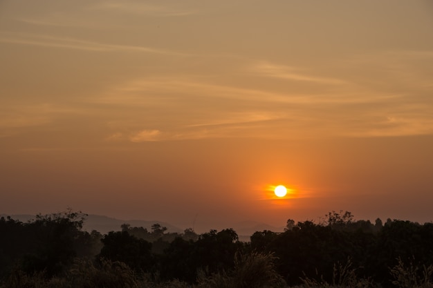 Zon opkomst in de ochtend