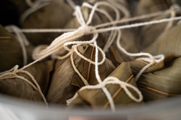 Zongzi-voedsel koken en Chinese rijstknoedels stomen