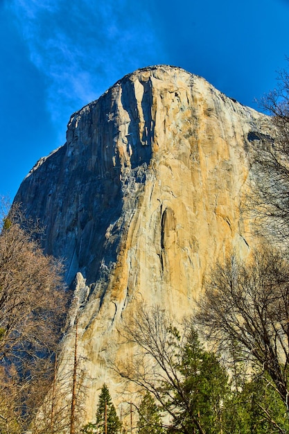 Zonlicht over de iconische El Capitan in Yosemite