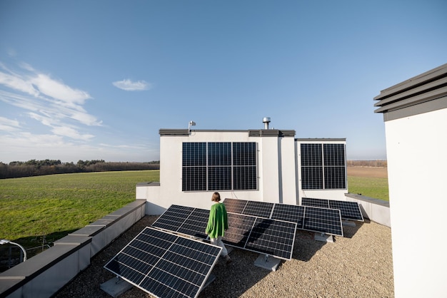 Zonne-energiecentrale geïnstalleerd op het dak