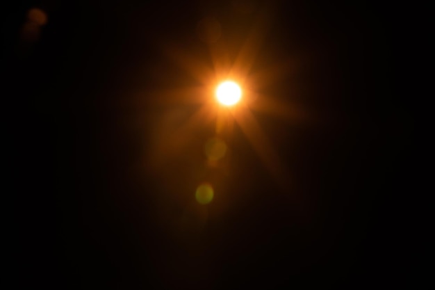 Zonne-lens flare op zwarte achtergrond