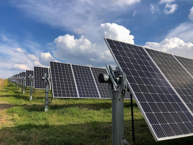 Zonnepanelen close-up mijnbouw elektriciteit door zonnepanelen zonne-energiecentrale zonne-energie milieubescherming