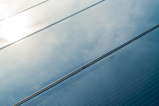 Zonnepanelen of fotovoltaïsche module zonne-energie voor groene energie duurzame hulpbronnen