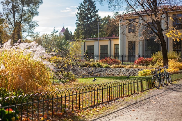 Zonnige herfstdag in het Bernardinu-park