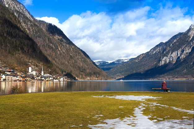 Zonnige winterochtend in Hallstatt, Oostenrijk, Europa