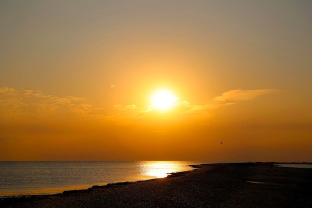 Zonsondergang aan zee