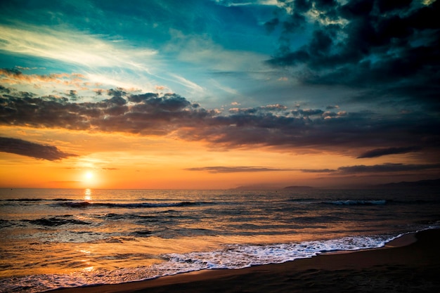 Zonsondergang aan zee