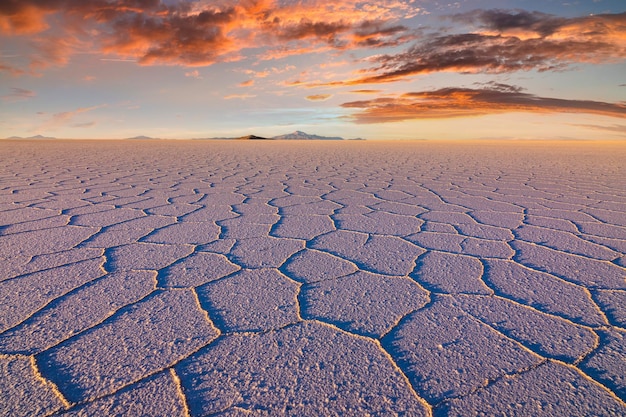 Zonsondergang bij Salar de Uyuni Aitiplano Bolivia