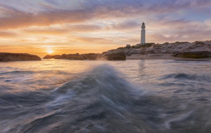 Zonsondergang bij trafalgar vuurtoren Cadiz Spanje