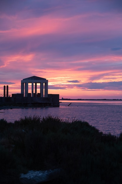 Zonsondergang boven de zee prachtige kleuren