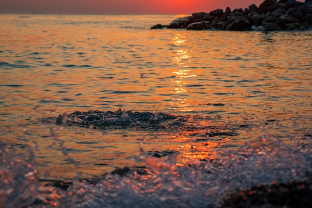 Zonsondergang en strand