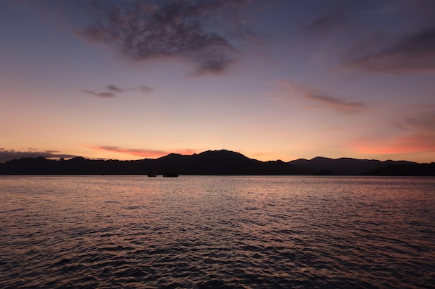 zonsondergang in Labuan Bajo