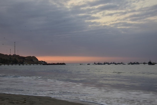 Zonsondergang in Mancora Beach gelegen in Piura Peru