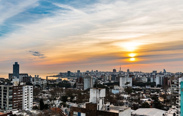 Zonsondergang in Montevideo, de hoofdstad van Uruguay, Zuid-Amerika