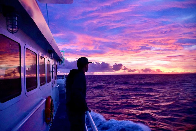 Zonsondergang op de boot