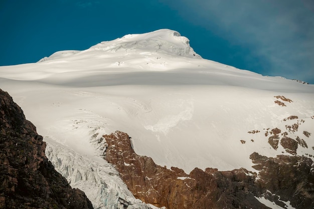 Zonsondergang op de vulkaan Cayambe in Ecuador