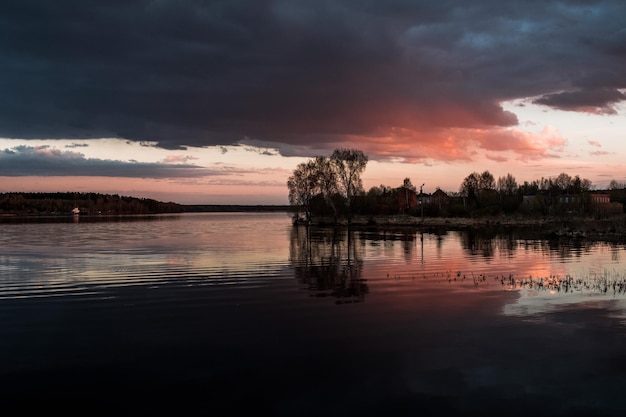 Zonsondergang op de Wolga in Myshkin