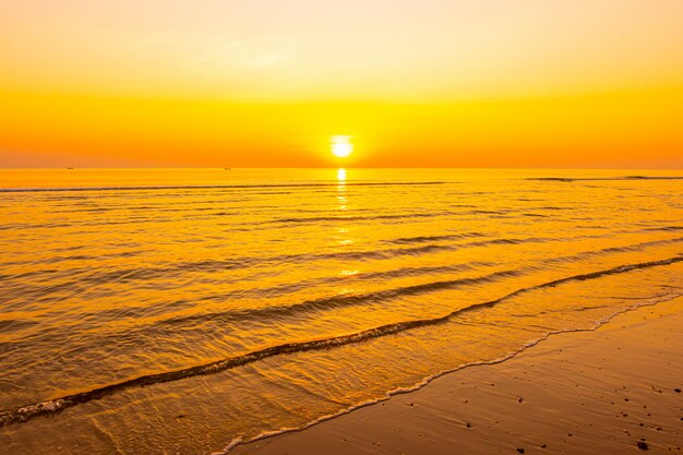 Zonsondergang op het strand