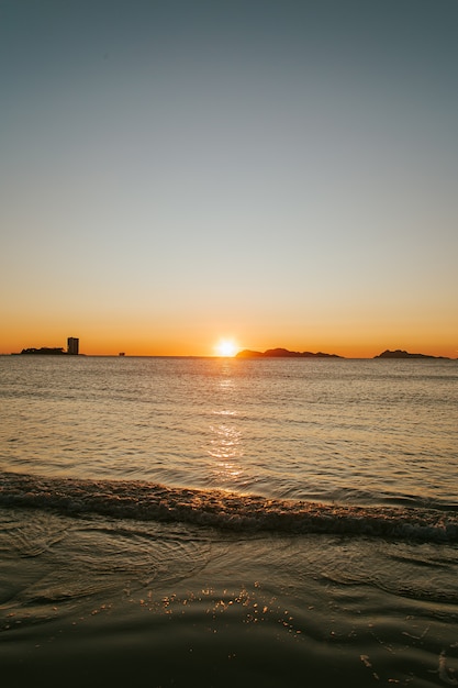 Zonsondergang op het strand