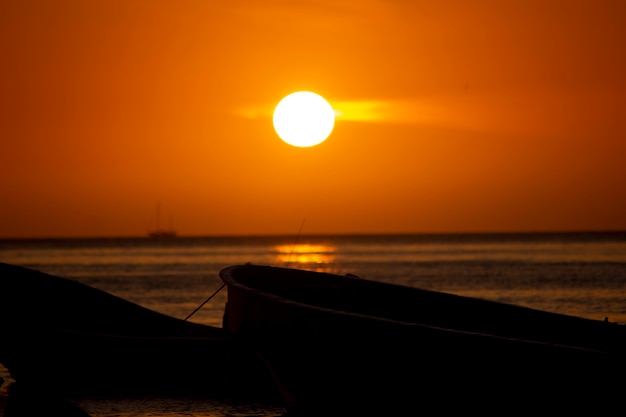 Zonsondergang op het strand