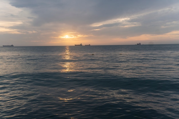 Zonsondergang op het strand