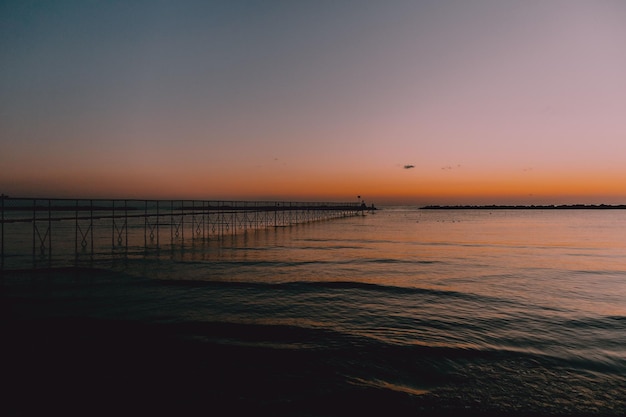 Foto zonsondergang op het strand