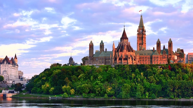 Zonsondergang op Parliament Hill in Ottawa - Ontario, Canada