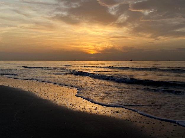 zonsondergang over de zee