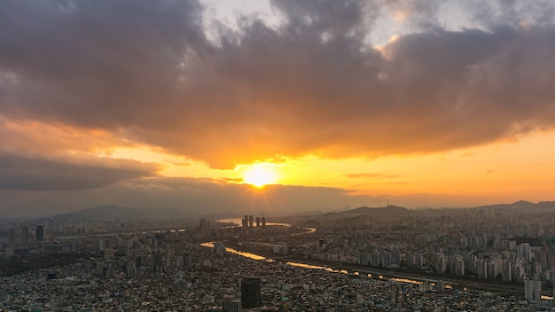 Zonsondergang van de stad zuid-korea van seoel