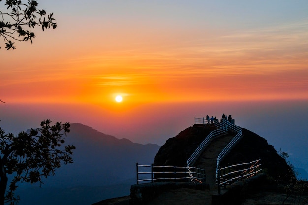 Zonsondergang vanaf het olifantenhoofdpunt mahabaleshwar