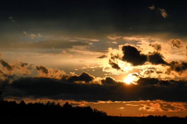 zonsondergang wolk donker