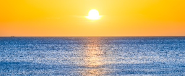 Zonsondergang zee panorama