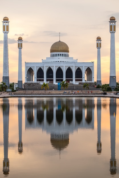 Zonsondergangen bij de Centrale Moskee.