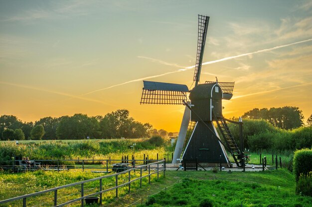 Zonsondergangen zijn als schilderijen van God in de lucht.