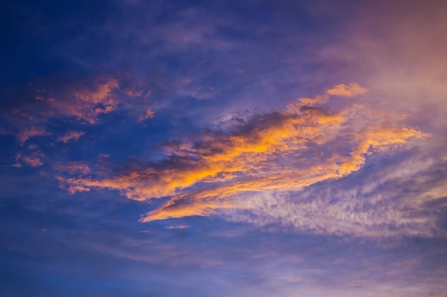 Zonsonderganggloed in Patong-Strand, Phuket