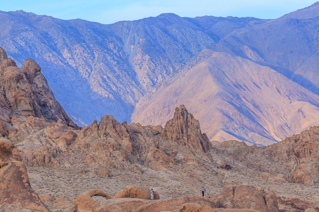 Zonsonderganglicht bij Alabama Hills, Californië, VS