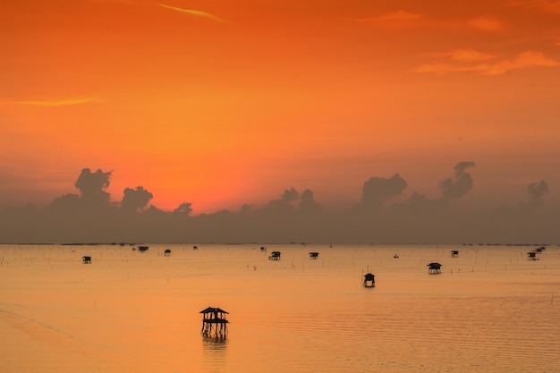 Zonsopgang bij Klap Kapok Baai Phetchaburi, Landschap