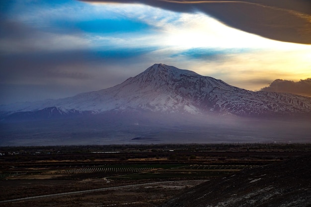 Zonsopgang boven de berg Ararat in Armenië