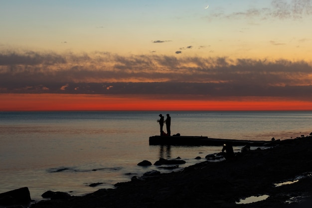 Zonsopgang boven de zee en prachtig wolkenlandschap in Anapa