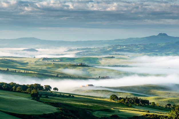 Zonsopgang boven Val d'Orcia in Toscane